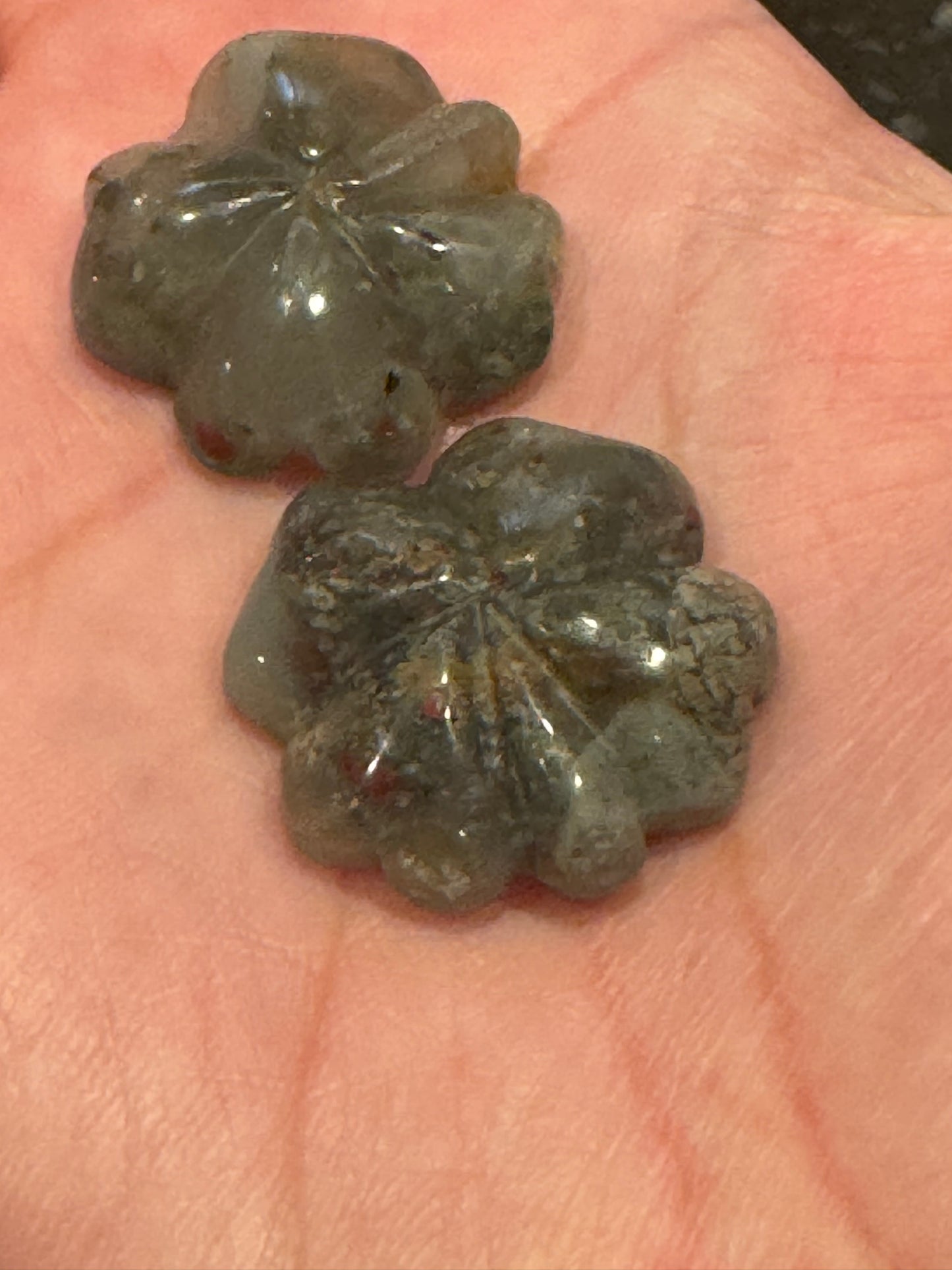 Bloodstone Clover Set of 2