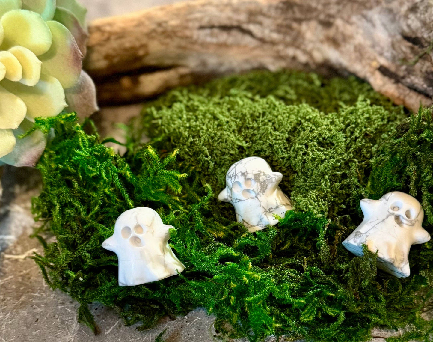 Howlite Crystal Ghost – Halloween Figurine, Halloween Decor