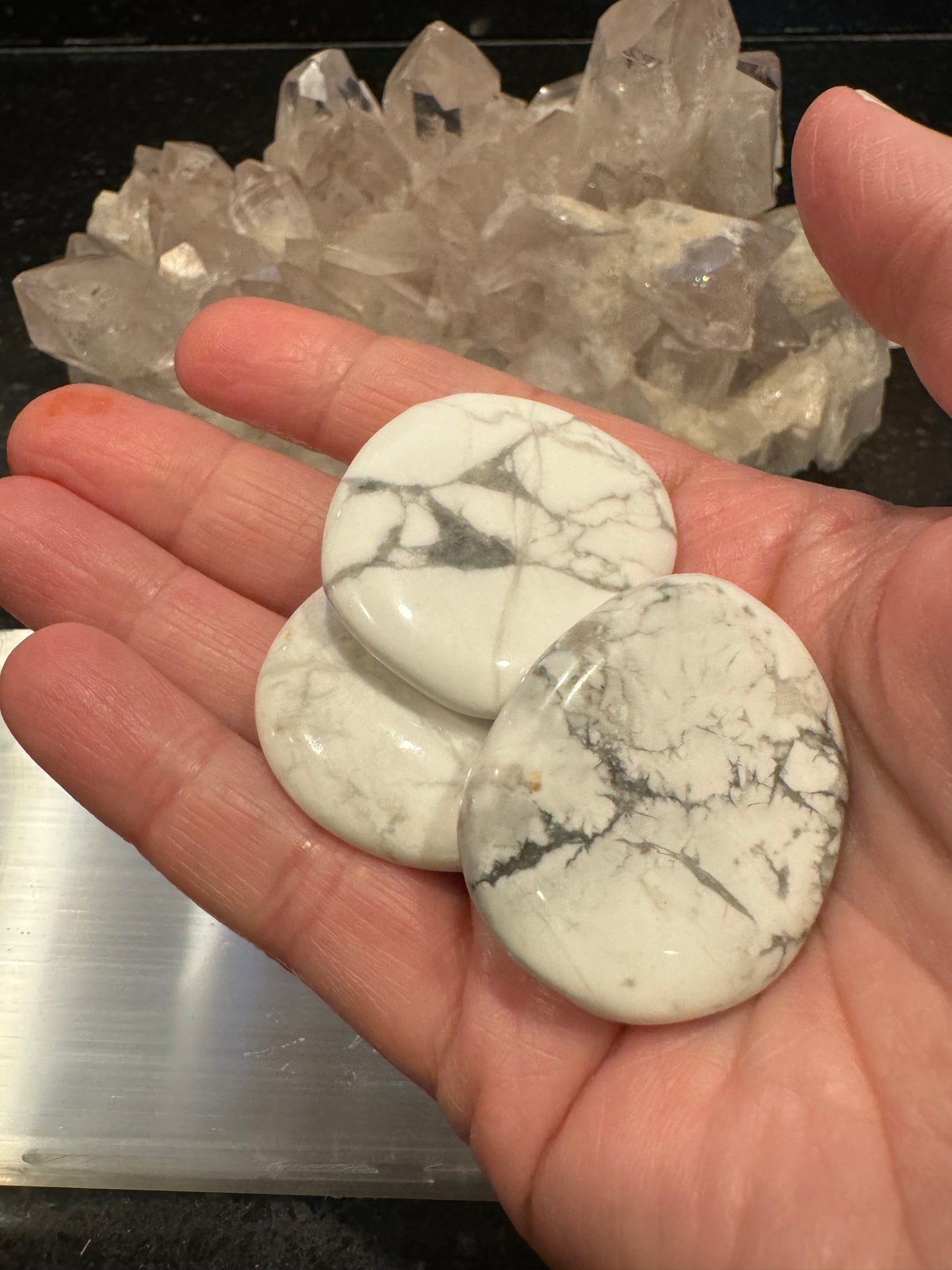 Howlite Flat Crystal Smooth Stones