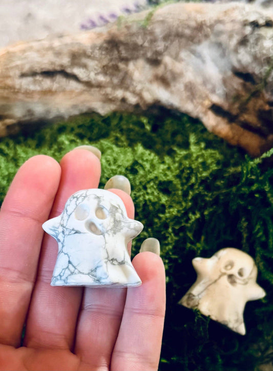 Howlite Crystal Ghost – Halloween Figurine, Halloween Decor